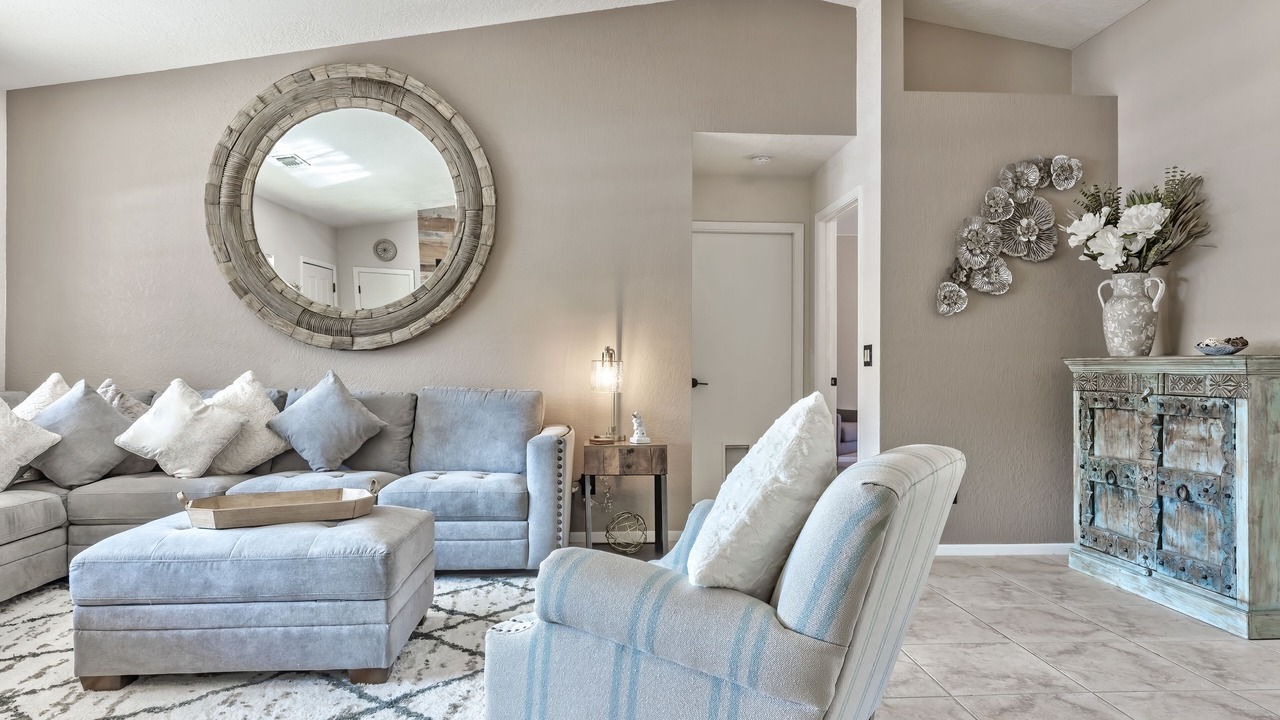 Photo of Livingroom in Oak Creek