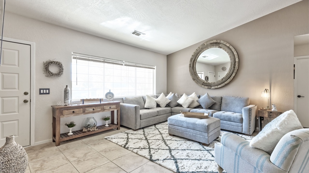 Photo of Livingroom in Oak Creek