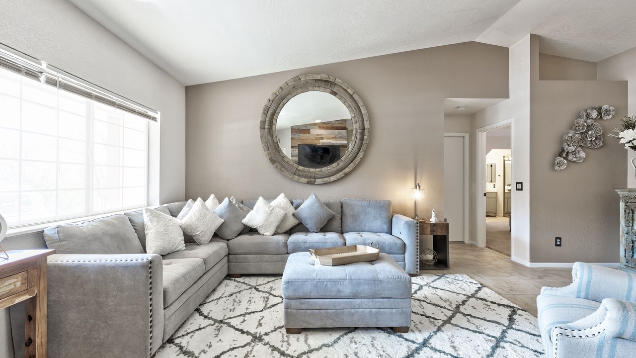 Photo of Livingroom in Oak Creek