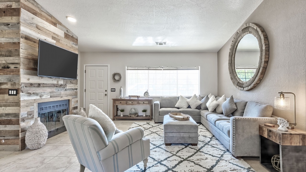Photo of Livingroom in Oak Creek