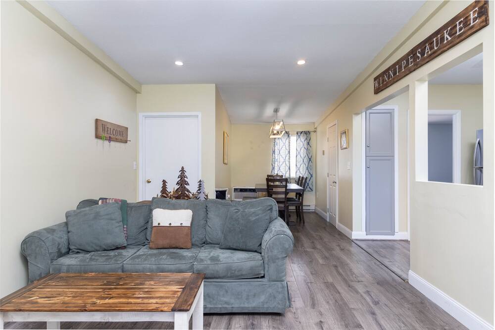 Photo of Livingroom in Weirs Beach