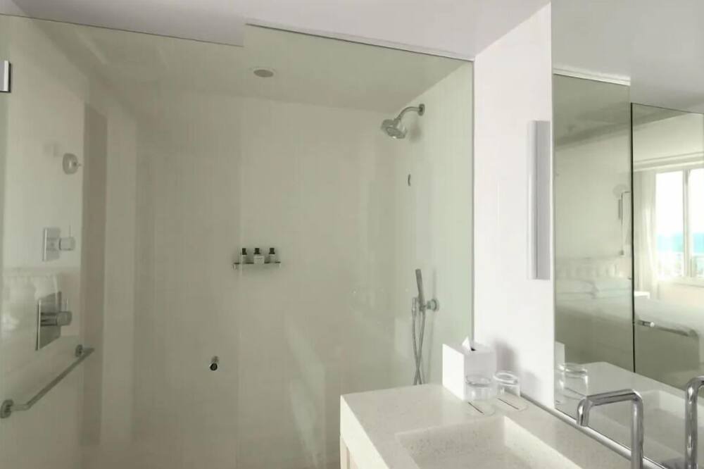 Photo of Bathroom in Waikiki