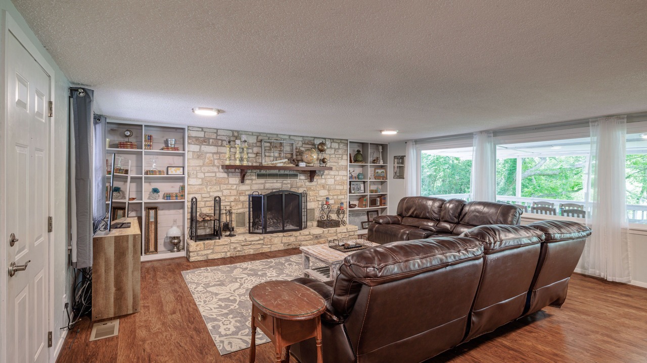 Photo of Livingroom in Cedar Creek