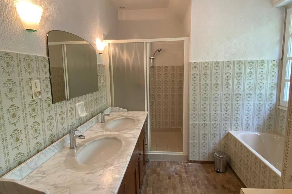 Photo of Bathroom in Saint-Martin-de-Valamas