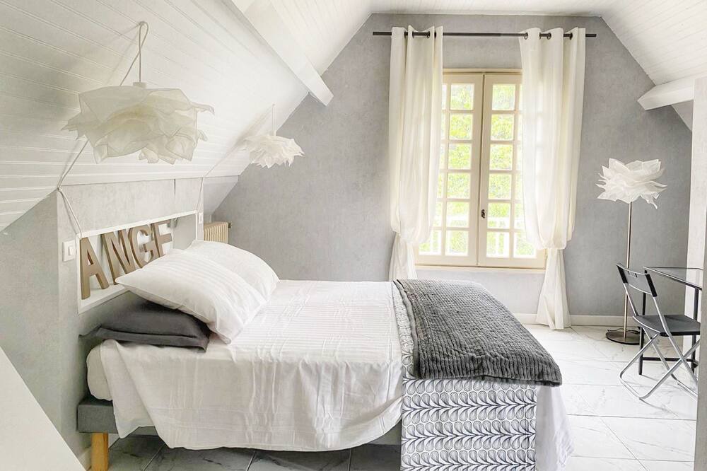 Photo of Bedroom in Saint-Martin-de-Valamas