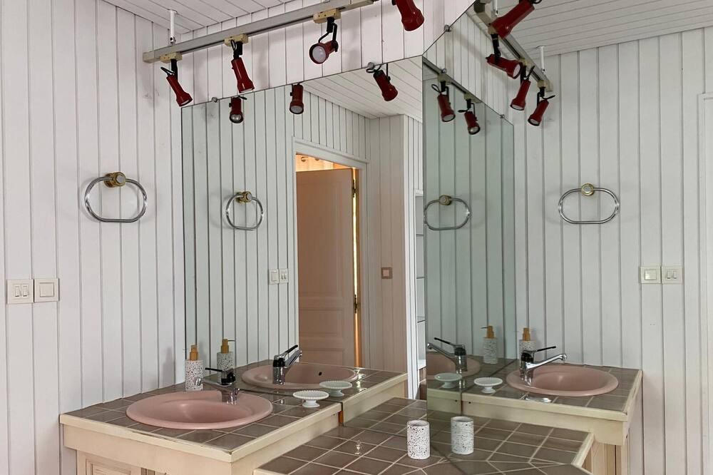 Photo of Bathroom in Saint-Martin-de-Valamas