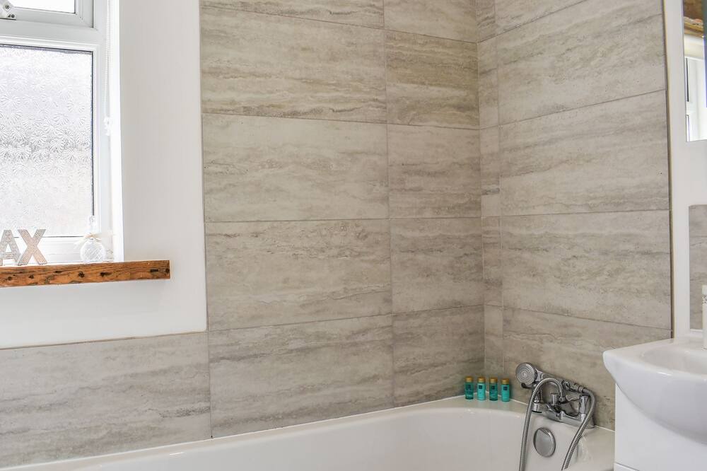 Photo of Bathroom in Canford Magna