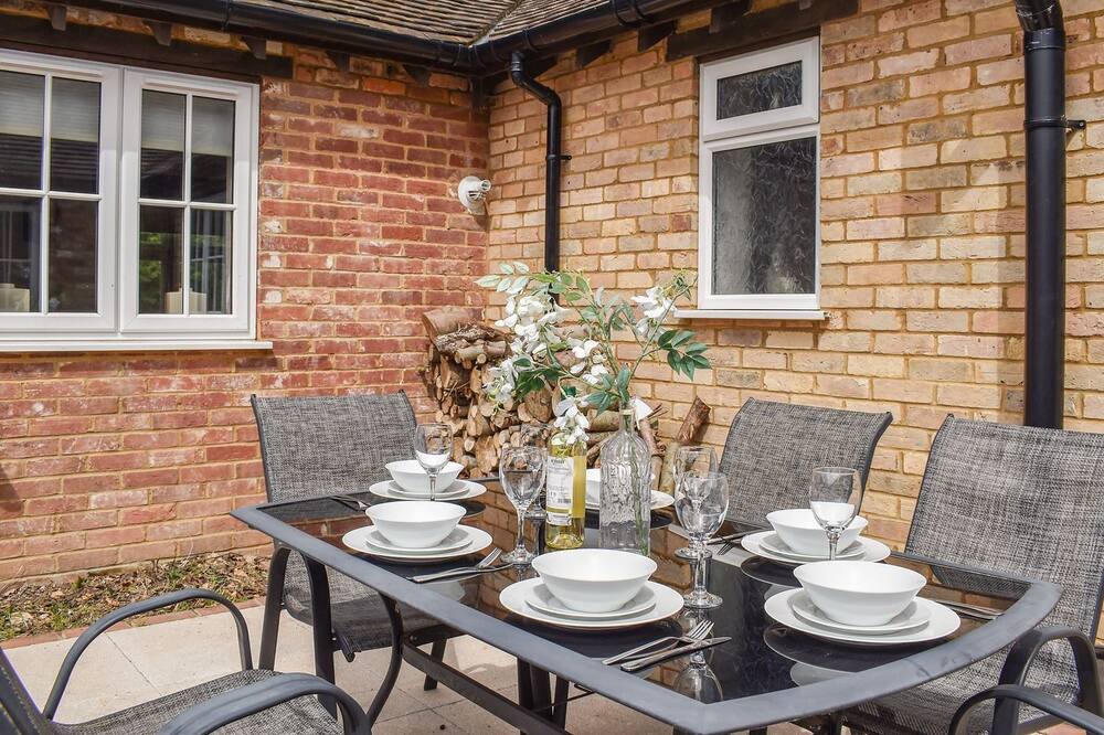 Photo of Patio Balcony in Canford Magna