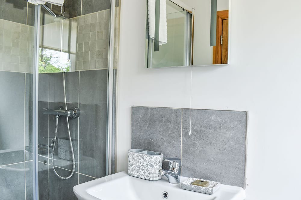 Photo of Bathroom in Canford Magna