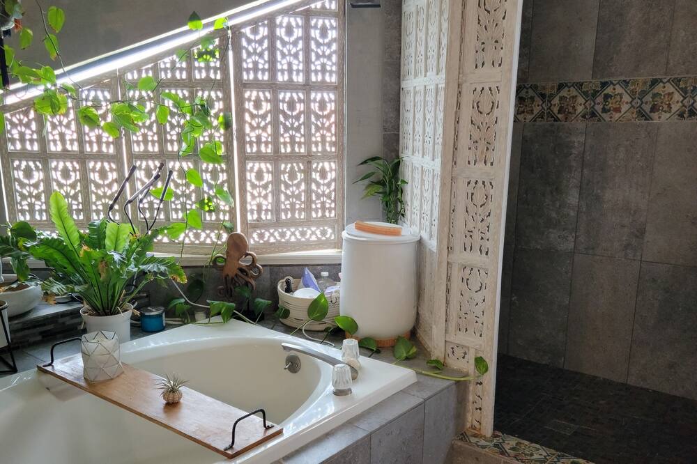 Photo of Bathroom in Discovery Bay