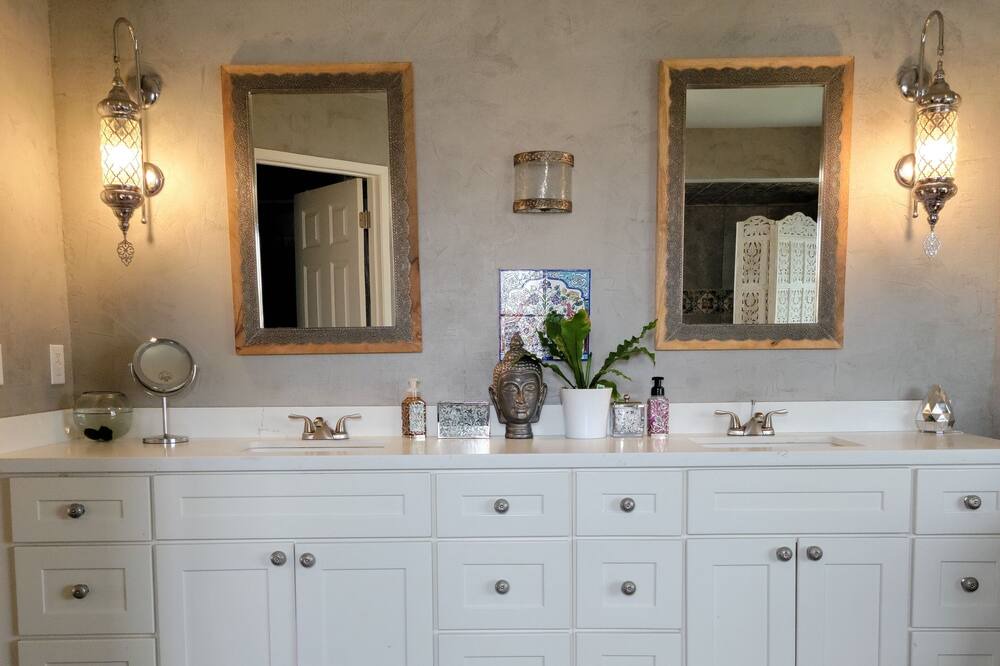 Photo of Bathroom in Discovery Bay