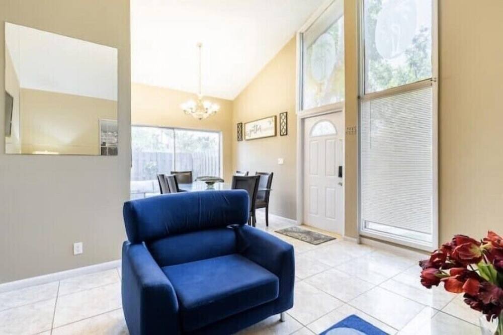 Photo of Livingroom in Sunrise