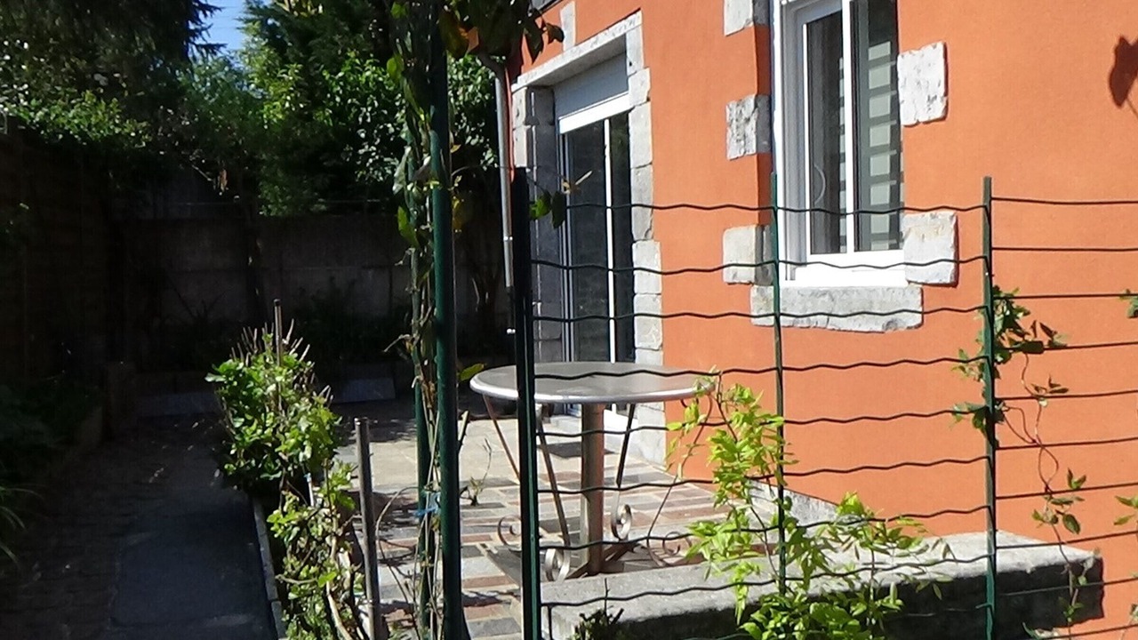 Photo of Outdoor in Leval