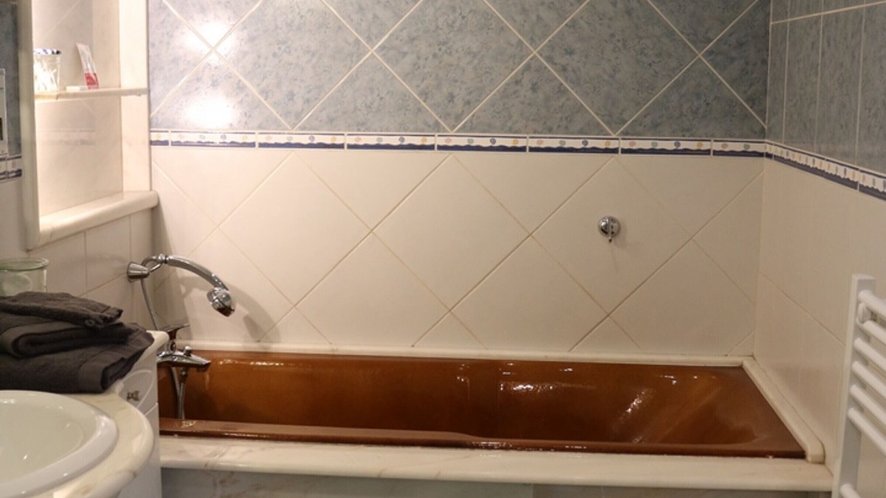 Photo of Bathroom in Leval