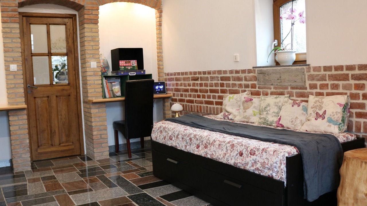 Photo of Others in Leval