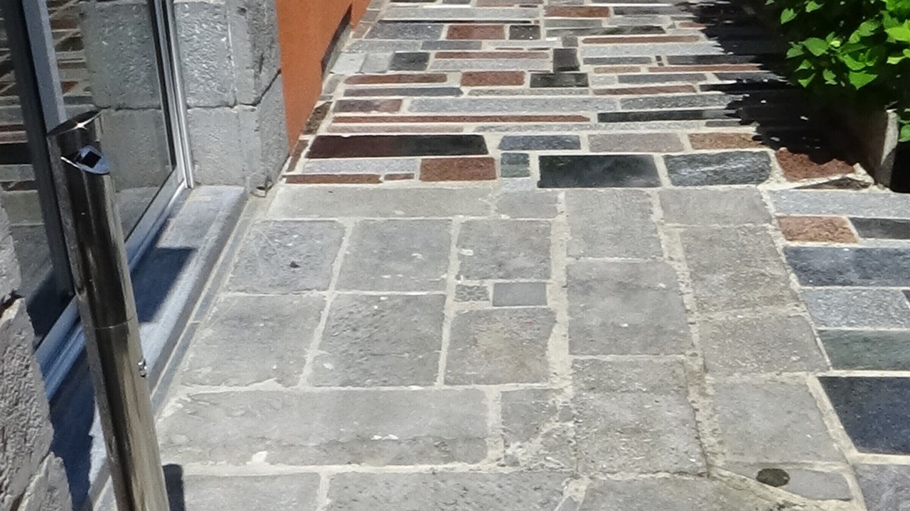 Photo of Outdoor in Leval