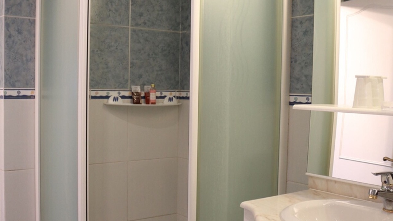 Photo of Bathroom in Leval