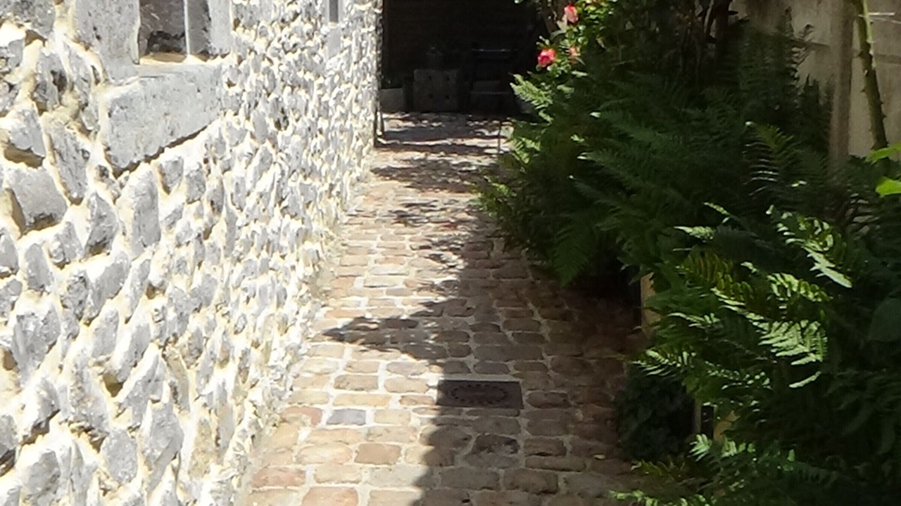 Photo of Outdoor in Leval