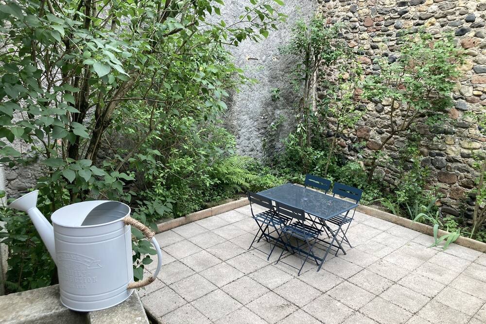 Photo of Patio Balcony in Espalion