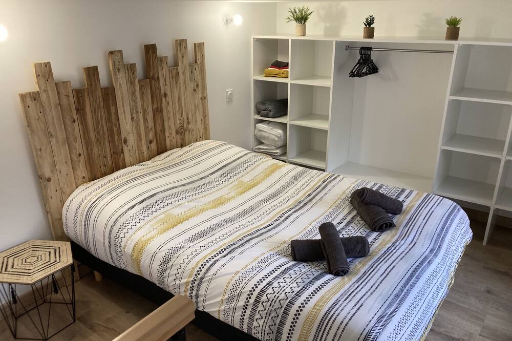 Photo of Bedroom in Espalion