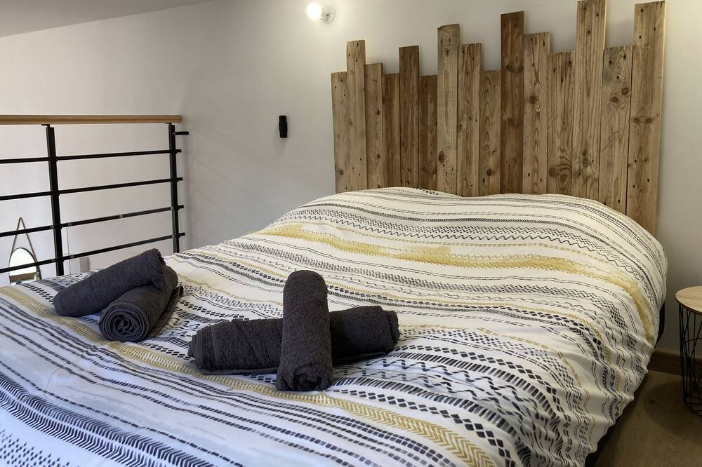 Photo of Bedroom in Espalion