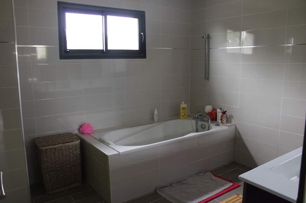 Photo of Bathroom in Carlus