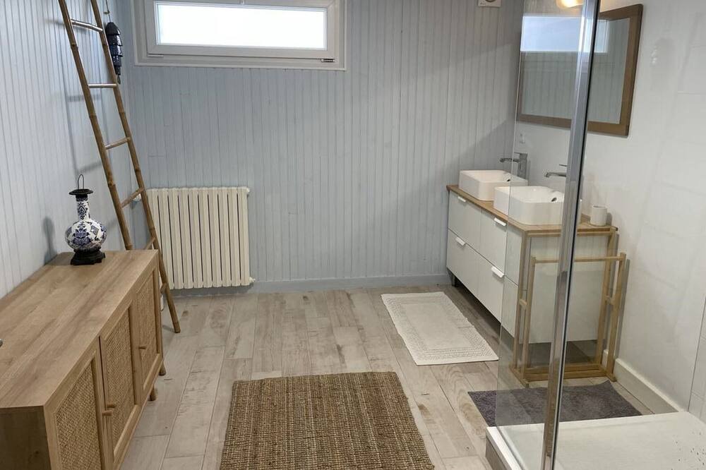 Photo of Bathroom in La Rogere