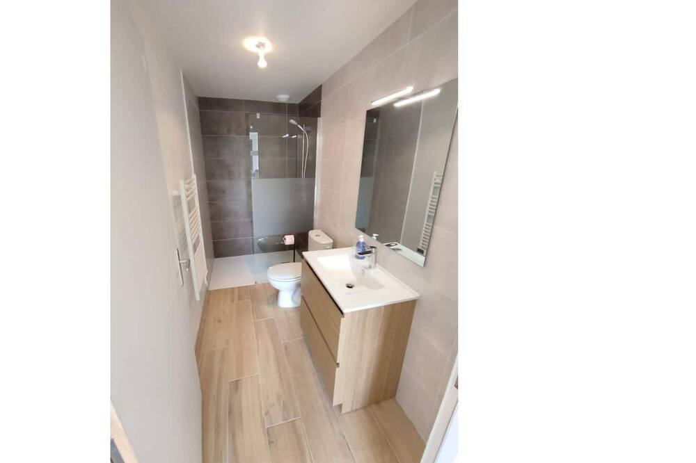 Photo of Bathroom in Gages