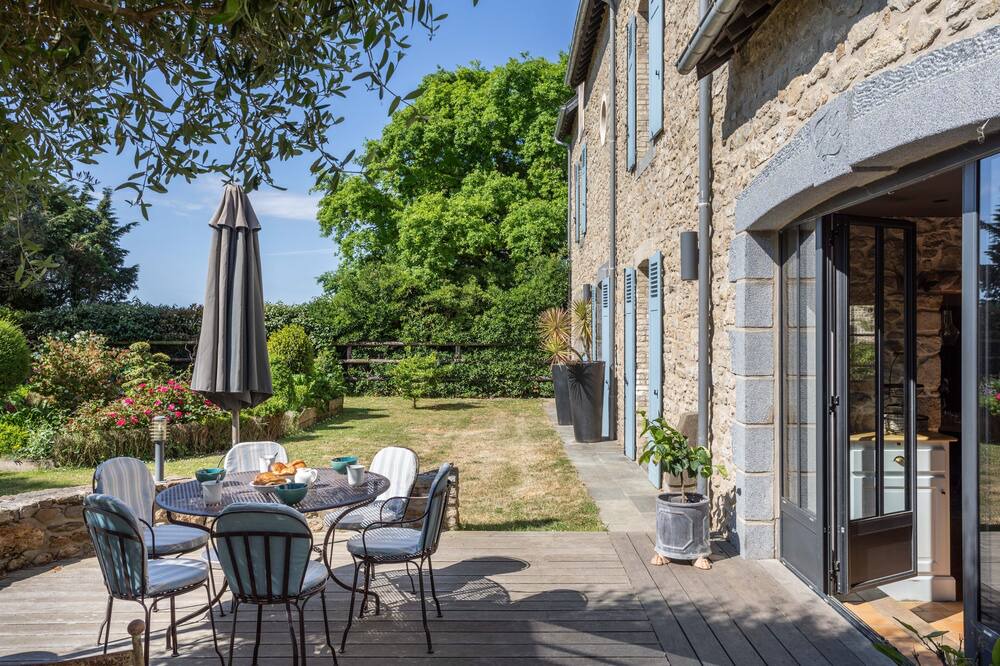 Photo of Patio Balcony in Saint-Meloir-des-Ondes