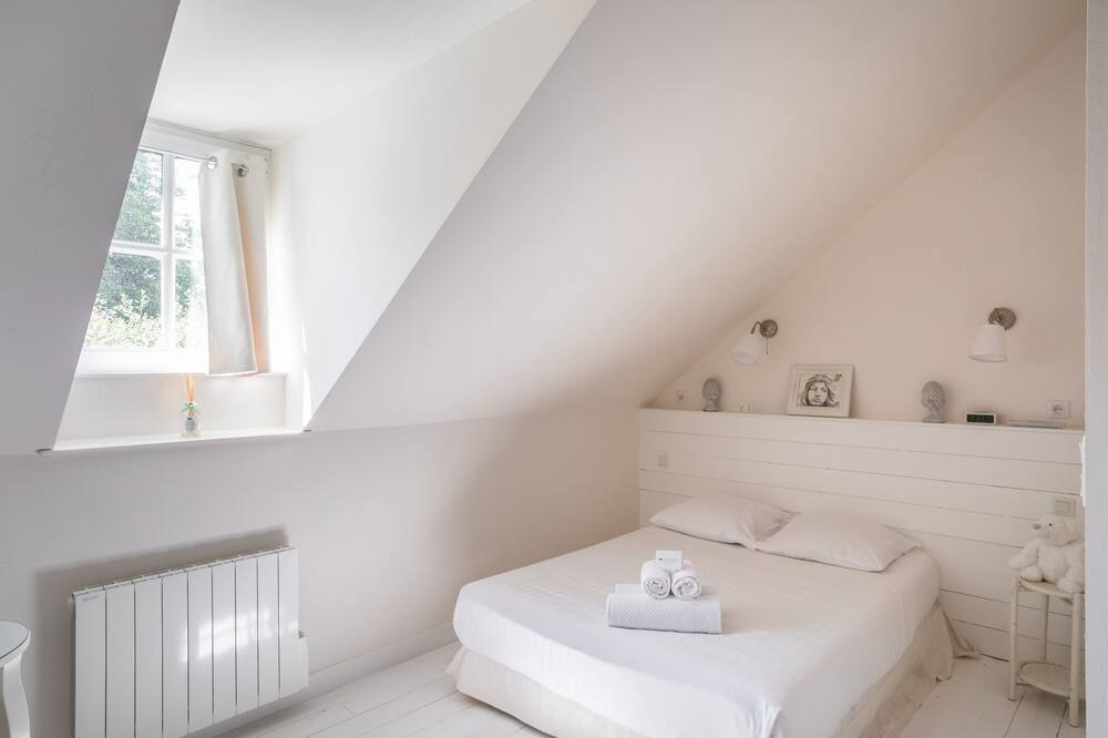 Photo of Bedroom in Saint-Meloir-des-Ondes
