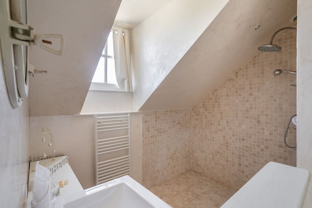 Photo of Bathroom in Saint-Meloir-des-Ondes