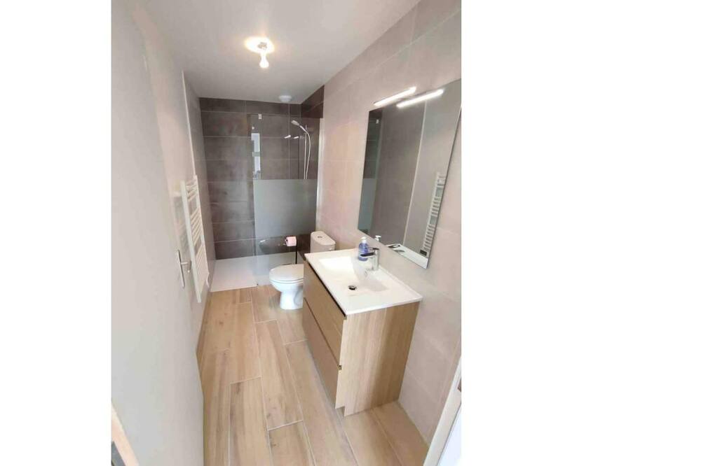 Photo of Bathroom in Gages