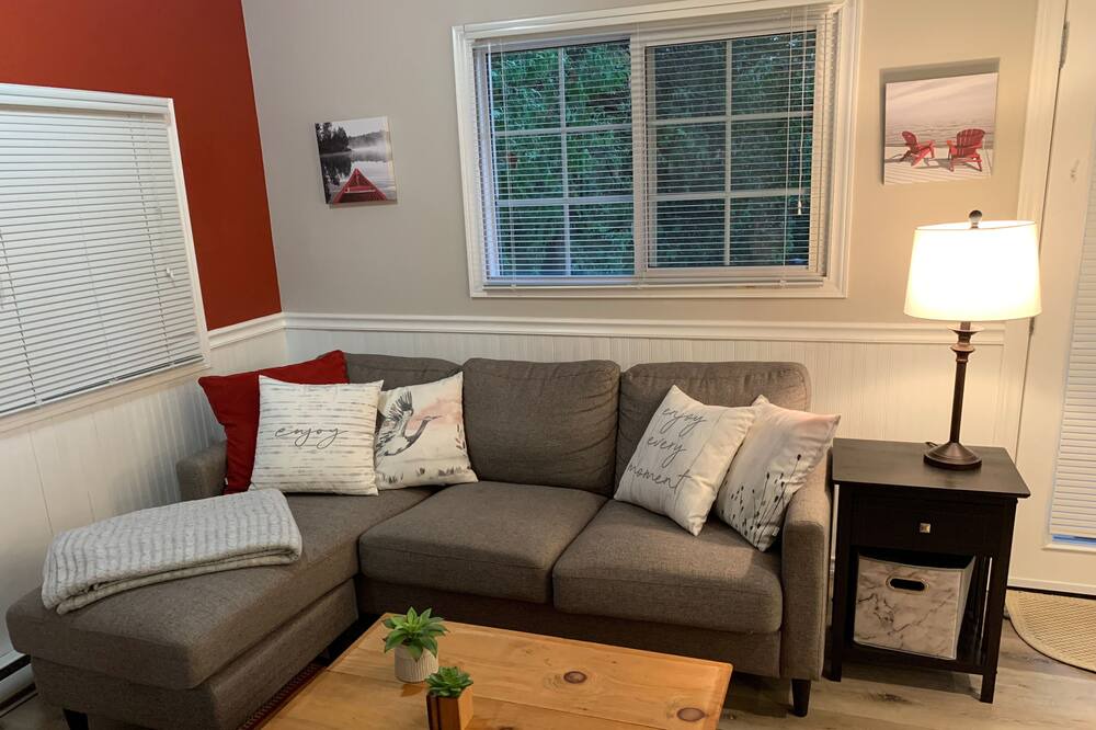 Photo of Livingroom in Dyer's Bay