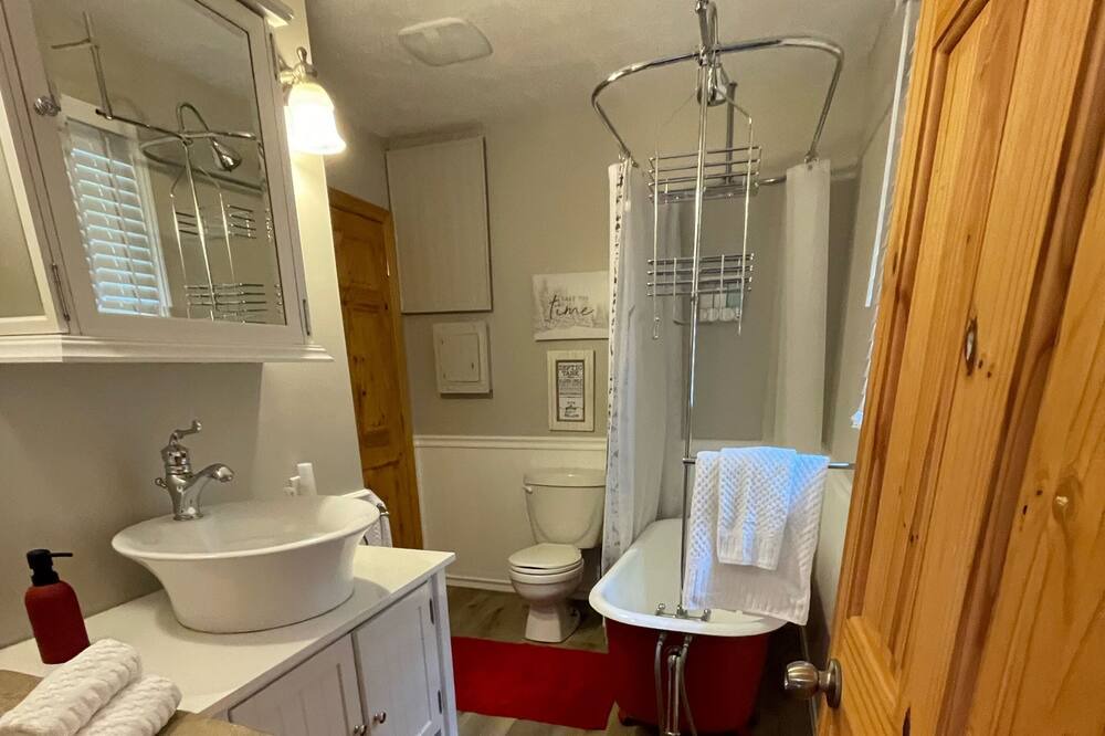 Photo of Bathroom in Dyer's Bay