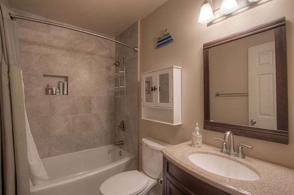 Photo of Bathroom in Lake Forest