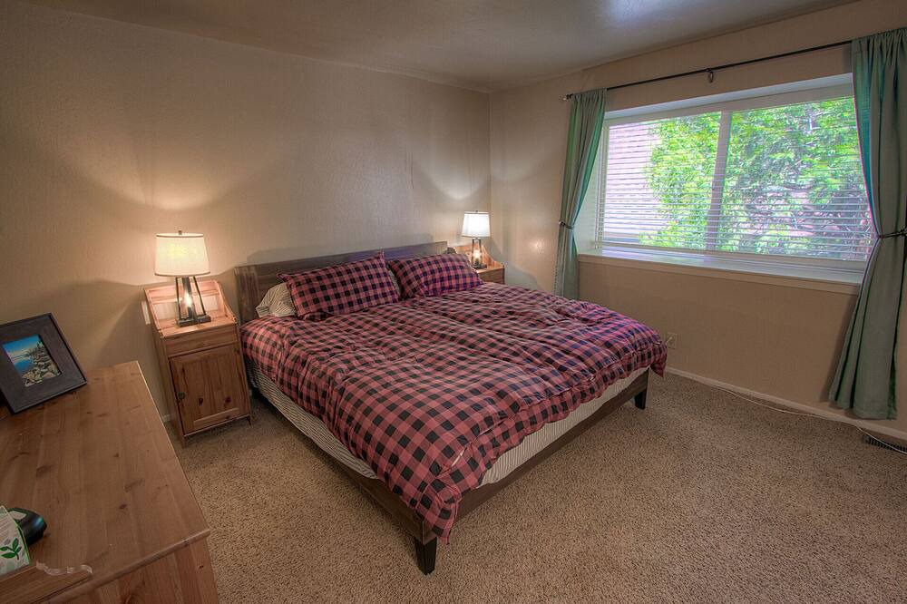 Photo of Bedroom in Lake Forest