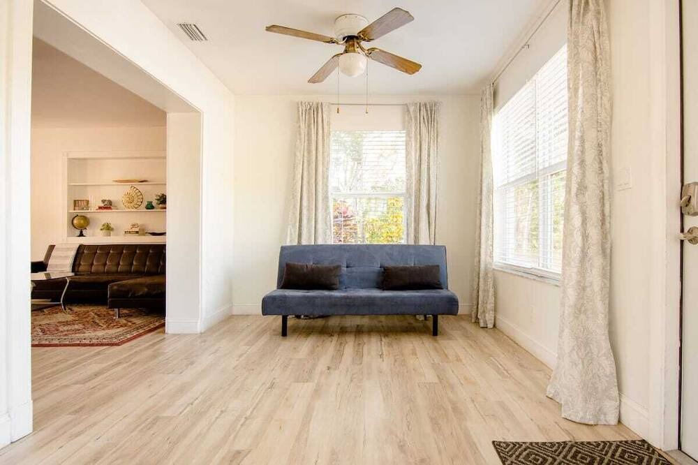 Photo of Bedroom in North Miami Beach
