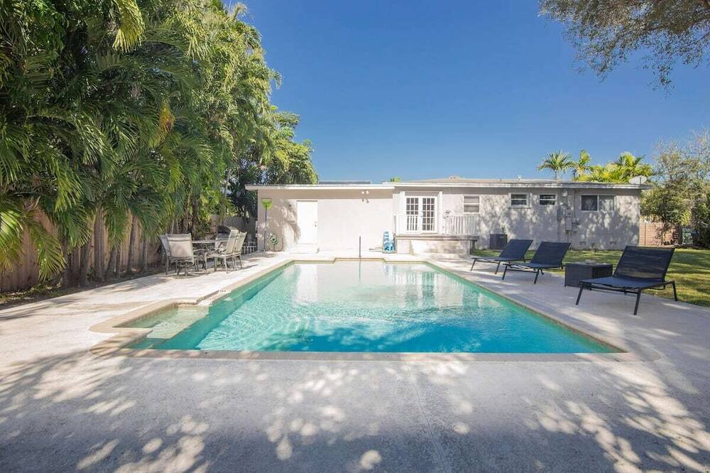 Photo of Outdoor in North Miami Beach