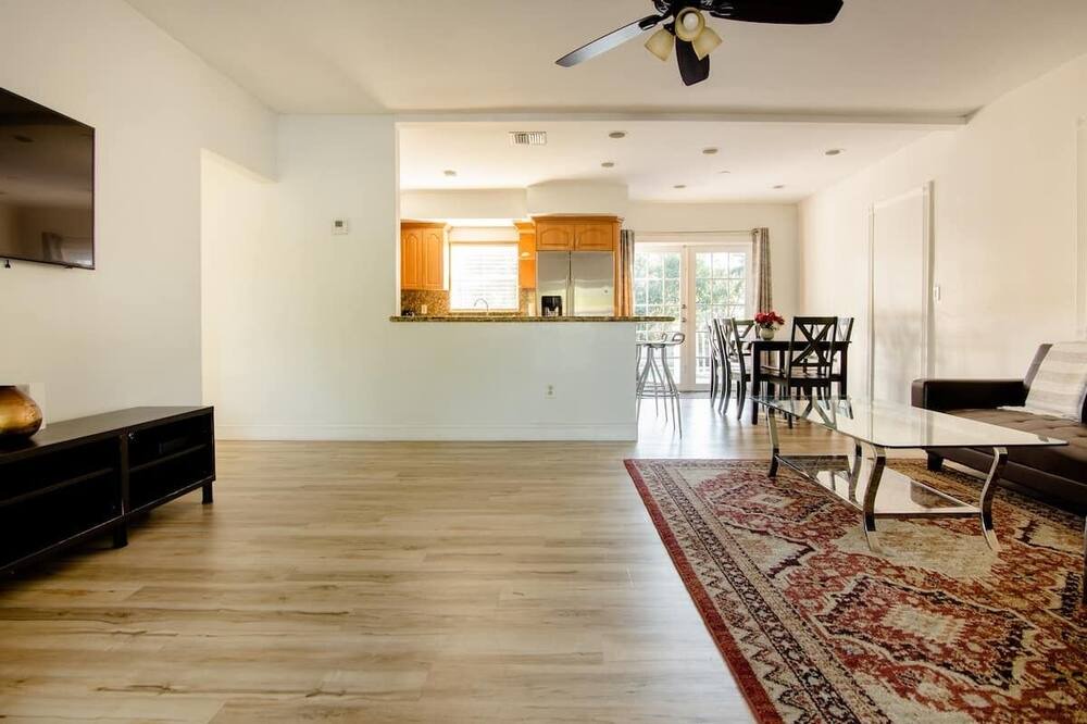 Photo of Livingroom in North Miami Beach
