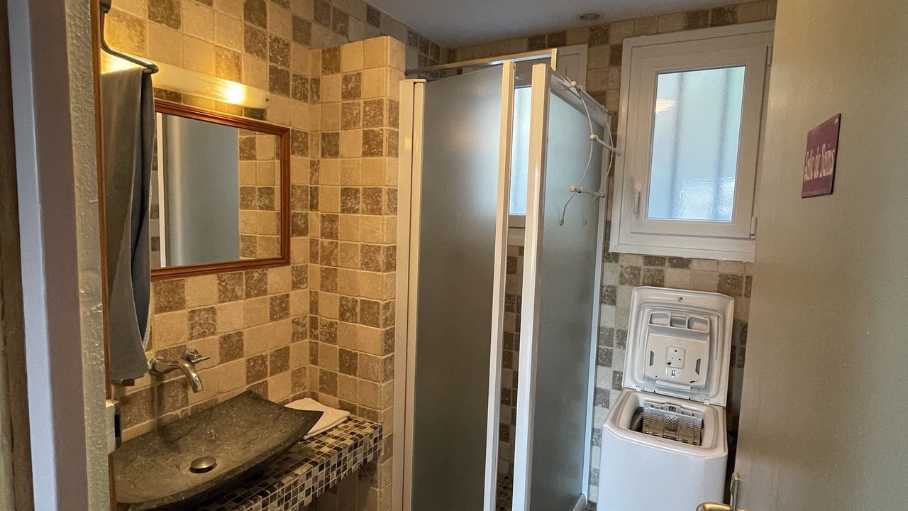 Photo of Others in Bessas