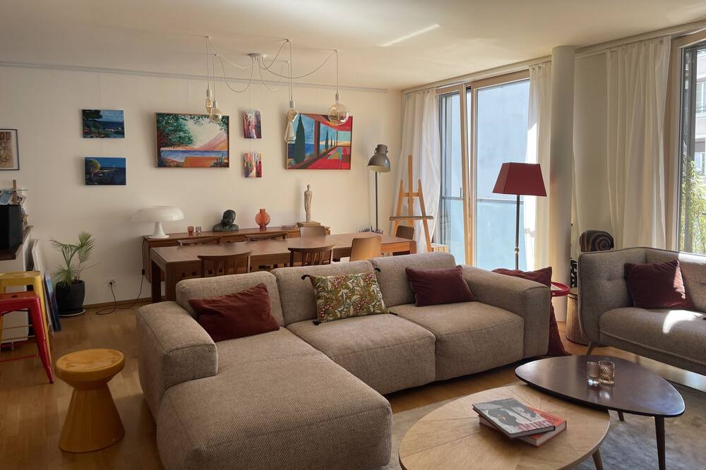 Photo of Livingroom in Downtown Geneva