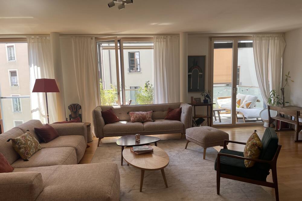 Photo of Livingroom in Downtown Geneva