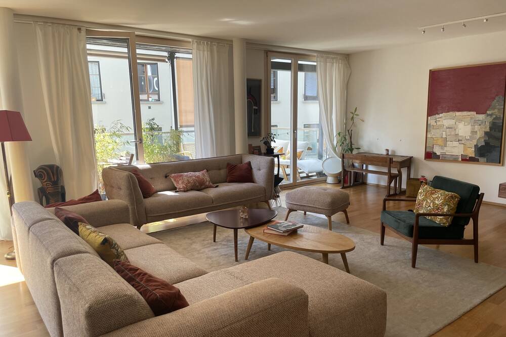 Photo of Livingroom in Downtown Geneva