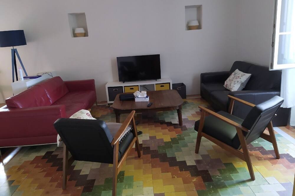 Photo of Livingroom in Camaret-sur-Aigues