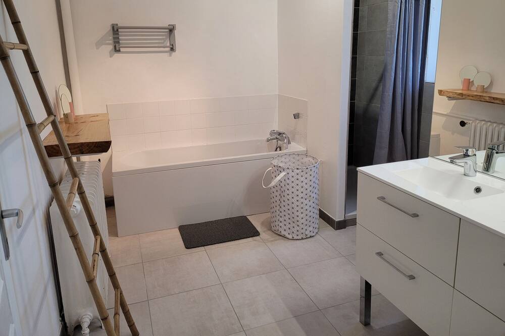 Photo of Bathroom in Camaret-sur-Aigues