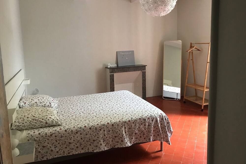 Photo of Bedroom in Camaret-sur-Aigues