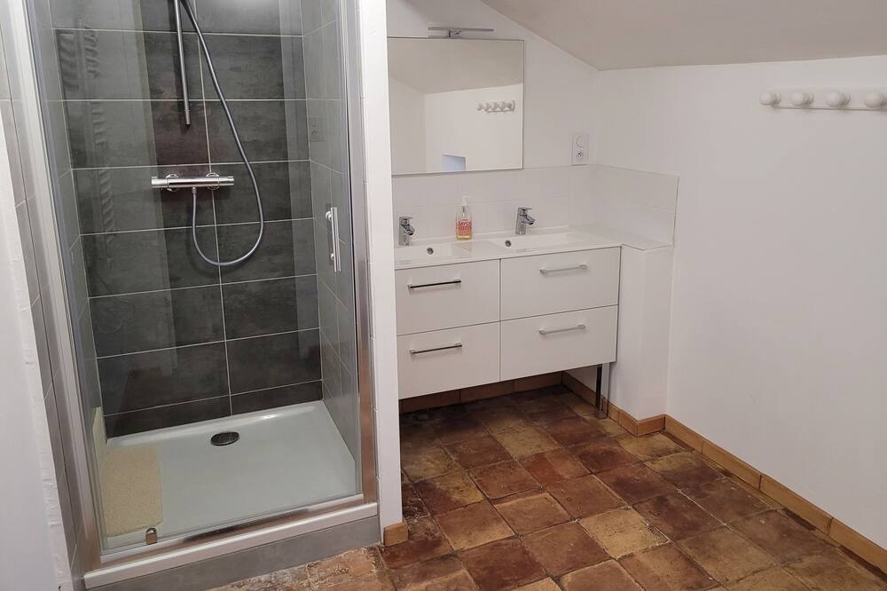 Photo of Bathroom in Camaret-sur-Aigues