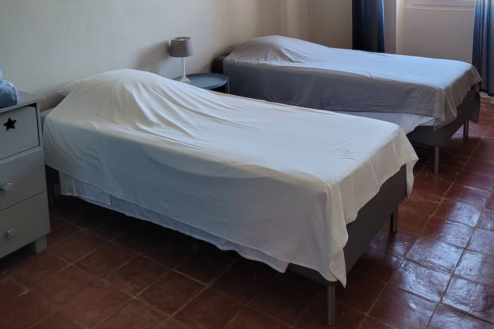 Photo of Bedroom in Camaret-sur-Aigues