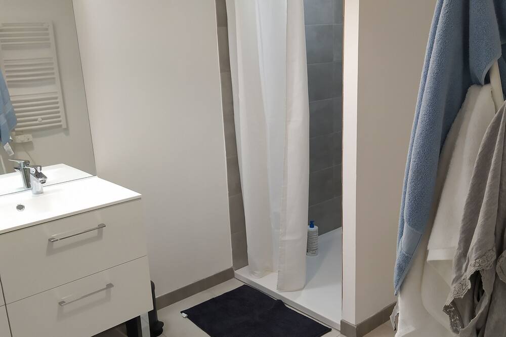 Photo of Bathroom in Camaret-sur-Aigues