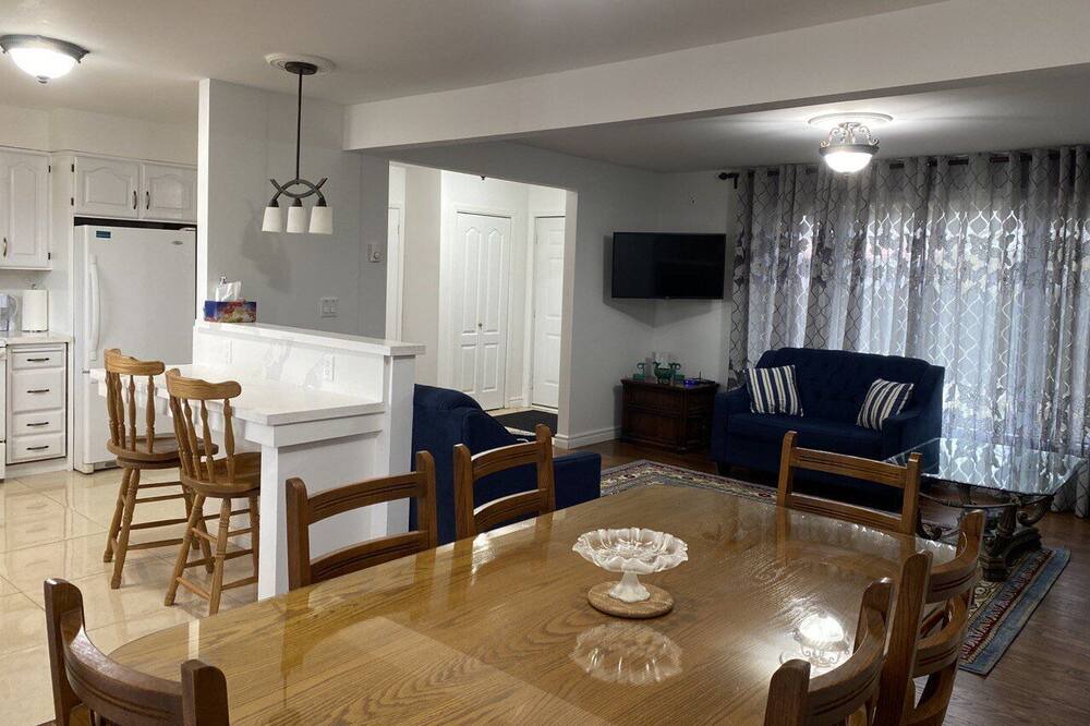 Photo of Livingroom in Lagoon City